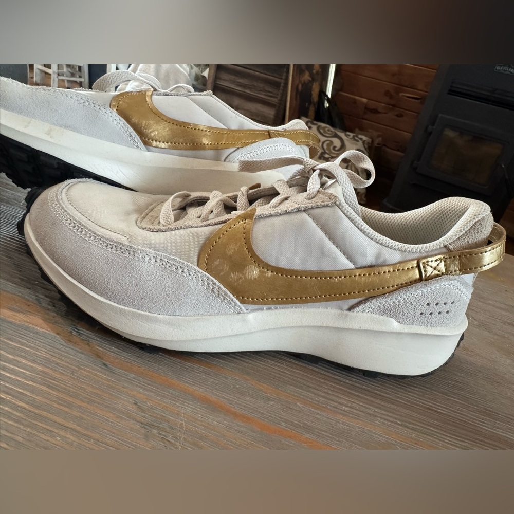 Women’s Nike 1972s brand new without box size 9
